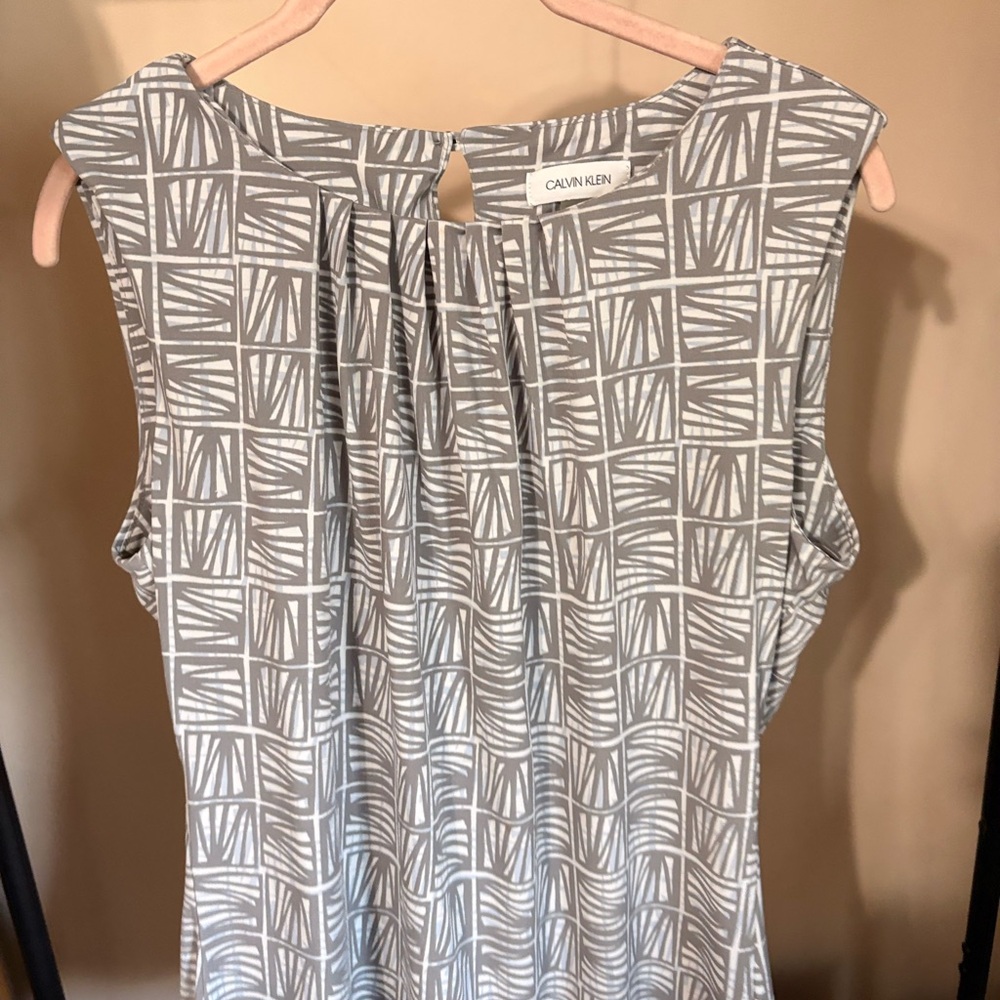 Calvin Klein Gray & White Geometric Sleeveless Camisole